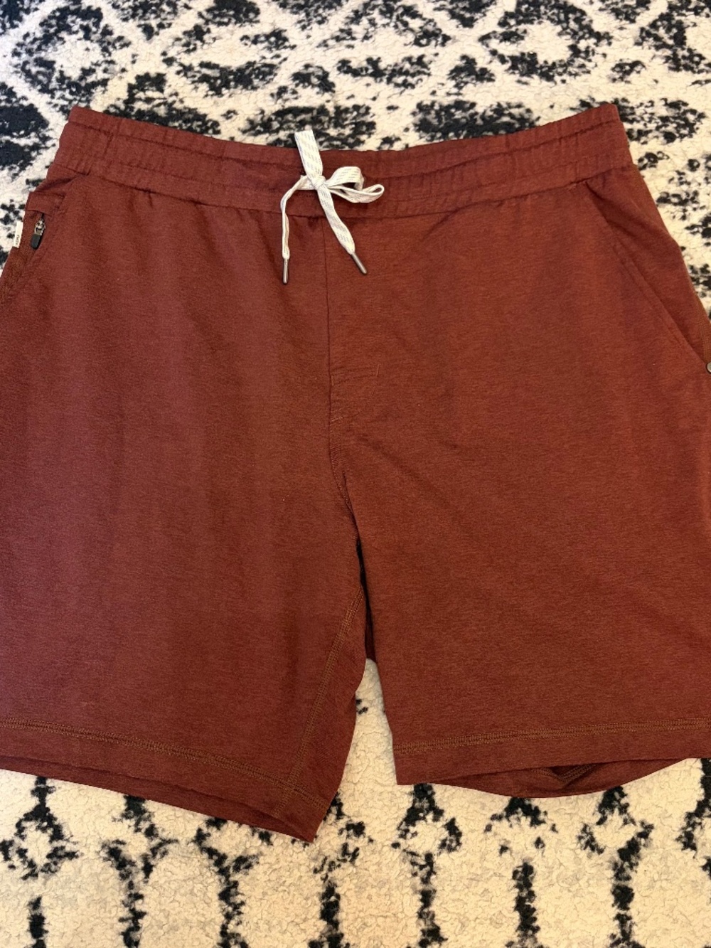 Vuori Pronto Performance DreamKnit Shorts Mens Sz L Maroon Gym Summer Casual